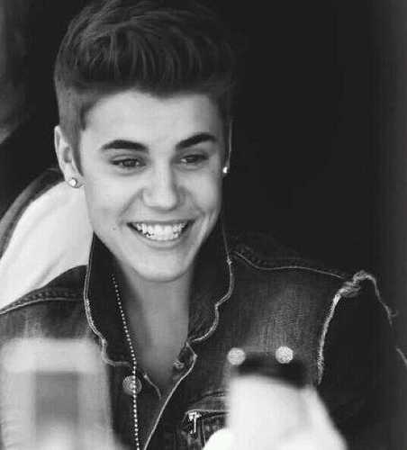 @justinbieber is the only reason why I started to #BELIEVE♥ no one will ever understand this bond. #Beliebers We're a family ,meaning no one get left behind .™