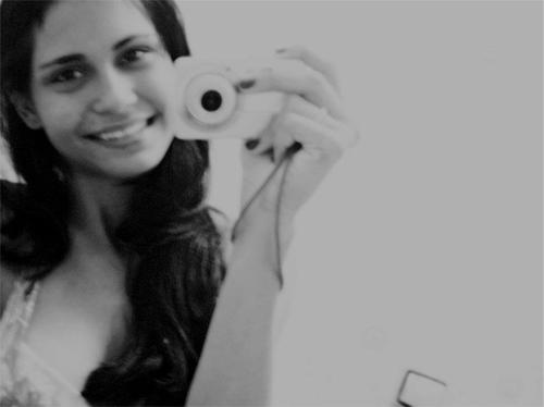 . Idade: 16 anos. Data de fabricação: 18\09\1996. 
Facebook :  http://MireesGomees
Ask : http://t.co/cFP2DvV3Q8