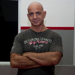 Profesor de Educación Física/Entrenador especialista en Calidad de Movimiento y Fuerza, Psicólogo Social, Fundador de Corpo Sao-Entrenamiento Inteligente.