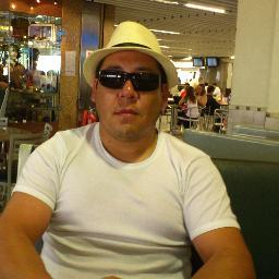 Secretario, simpático,  amigo,  responsable, encantador de asados, del buen vino,  de la salsa, del merengue,  de la rumba, algo serio pero de buen ♥