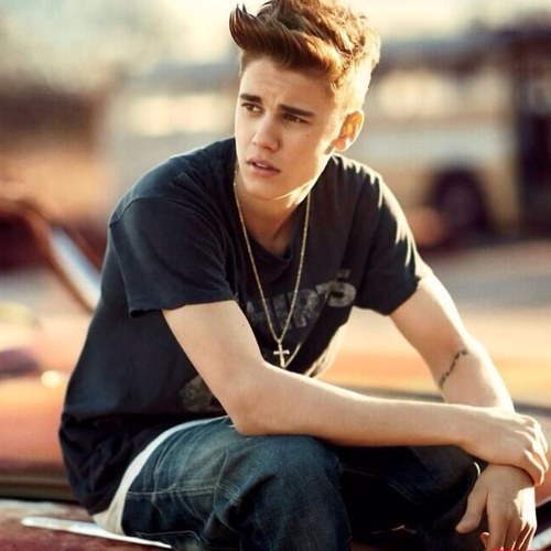 Here to support Justin no matter what. ∞ I love @justinbieber like a fat boy loves cake. #MuchLove I follow back, just ask. (: