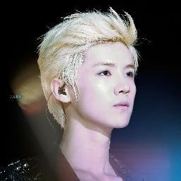 AYO!! ผมลู่หาน อาลู่  ยินดีที่ได้รู้จักนะคับ ถ้าอยากรู้จักผมมากกว่านี้ Follow เล้ยยย ! 5555 :)