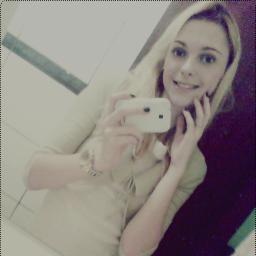 16 anos, Sagitariana, carinhosa e ciumenta u-u . Se a inveja tem sono leve não tem problema, pois quem me protege nunca dorme ;) 
http://t.co/z9lHpGXyYW