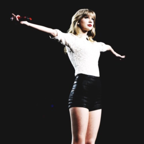 Here for my angels Selena|Taylor|Miley|Bridget|Little Mix|Demi Also a Directioner.xxxx