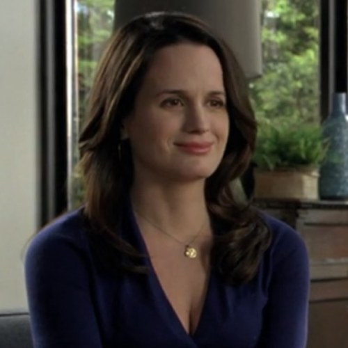 I am the adoptive mother of Edward, Bella,Rosalie, Emmett, Alice and Jasper. I love my husband #Carlisle ~RP•Single~#FLM