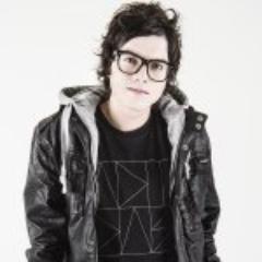 se o @pelanzarestart ta feliz eu tbm to.. vivo por ti meu amor vc é tudo na minha vida