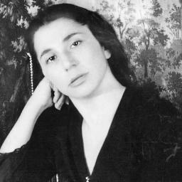 Кинокритик, писатель, публицист. правозащитник. Но могу и пошутить. Родилась в Одессе, так что юмор - это тоже мое.