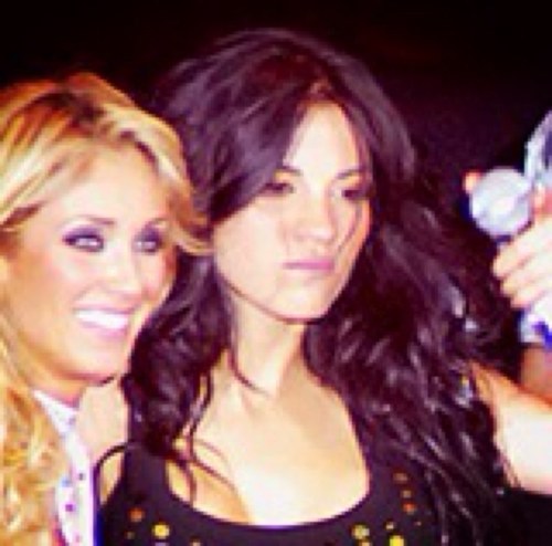 Eu estou aqui para ajudar um FC PORTIRRONI, @PortirroniRBD #RBD #Portirroni #Levyrroni #Vondy #Ponny n precisam seguirme (: