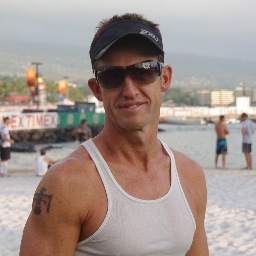 Juggling family, corporate life and a passion for Tri. 15 x Ironman finisher. 3 x Hawaii finisher.