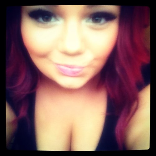 Makeup artist, spray tanner and blogger of all things girly!!