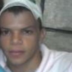 Sou apenas mais um com uma pequena diferença na sou igual a todo mundo.....