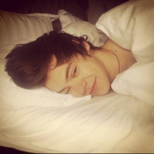 @jacobskelton14 follows. If you follow, thank you.. I love you .xx