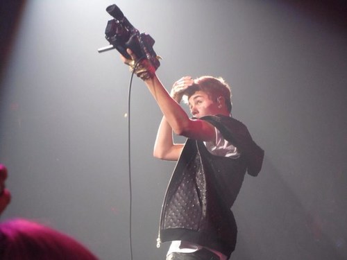 We are 18 Swissbeliebers in 1 Account :) .♥ WE LOVE YOU JUSTIN BIEBER! Hope you follow us♥