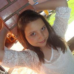 Sou uma menina legal,inteligente,gaúcha,linda,fofa,fotogenica, sou chata as vezes mas depende de como vc me trata!