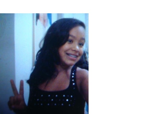 Meu nome é chatice,casei com o ciúme,sou inimiga da perfeição e vizinha do drama.Me separei da paciência e sou irmã da preguiça.Amo ouvir música e amo amigos♥