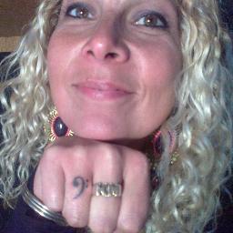 una mina comun y corriente...me gustan los fierros.chiva 100%...y amo NTVG!!!!!!!!!!!!!!!