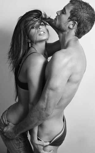 #DM Don't mess with me. I am the pimptress of Darkened Mist willing to help out others just send me your requests in @'s. I also RP. 21+