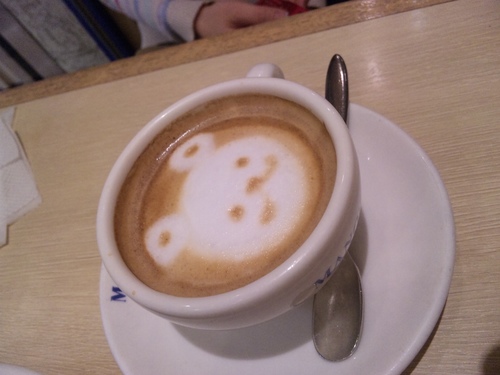 ピン！ときた時に写真を撮るのが好き。特にモノクロのあたたかさが好きです。写真に限らず、興味をもったもの・人に出会って五感や感性を磨いています。空や海を見るのも好き。雑貨や、いい香りのもの、マッサージも好きです(^-^)
