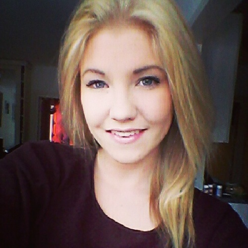 Hi! I'm 16 yrs old girl from Finland, follow me if you dare ;) and go follow me on instagram; veeraperkio