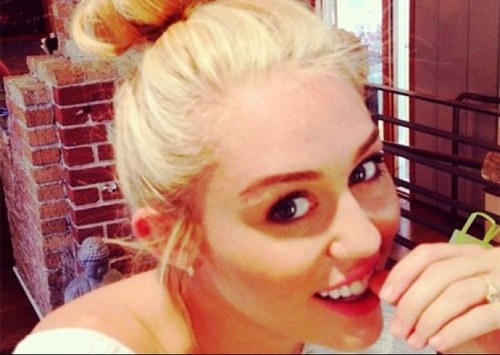 LonelyHorizon's profile picture. I finally found my sister after a few years. Still coping after my mothers death ~Tears up~ { Witch, 18+ , Single}