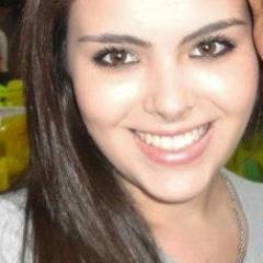 Em santidade, em santidade, em santidade sobre a terra eu devo andar. Em santidade, em santidade, tua graça posso alcançar E romper com as trevas!!