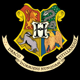 Colegio de Magia y Hechicería fundado en el 992 por Godric Gryffindor, Helga Hufflepuff, Rawena Ravenclaw y Salazar Slytherin.