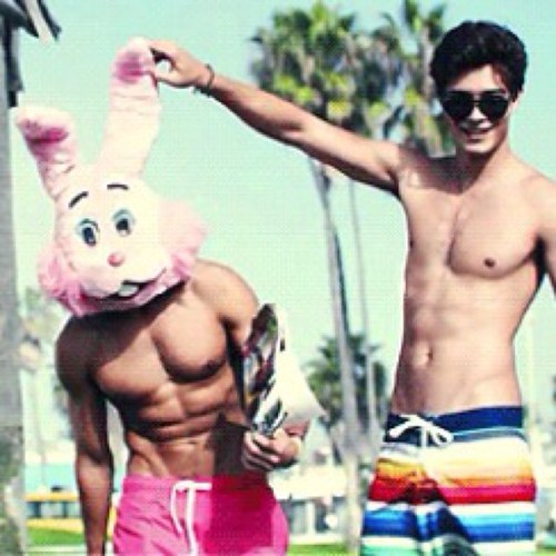 just follow for sixpacks & cute boys! ♥