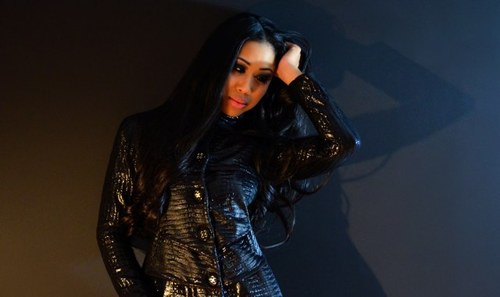 EmerySoul's profile picture. Im a photograper, Blogger, Momma of one & Fiancé all rolled into one. I can set my Camera while making a bottle =] Ha! Top that =p..