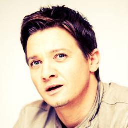 I'm Jeremy Renner Bot OK? สวัสดีครับผม เจเรมี่ เรนเนอร์ บอทครับ^^ [First bot in Thailand] #open 24/12/2012