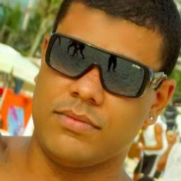 O rapaz dos olhos pretos de cabeça raspada de sorriso sincero da risada escandalosa que é capaz de contagiar a todos. #Flamenguista, #Louco, #Aventureiro.