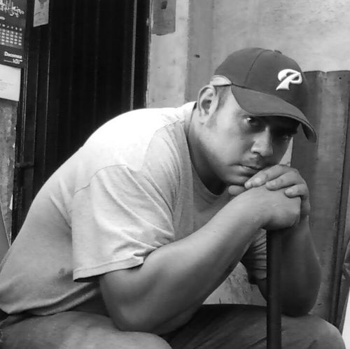 me interesa las noticias, beisbol, otros deportes mucho humor y chicas con poca ropa! y lo que pase en el mundo.