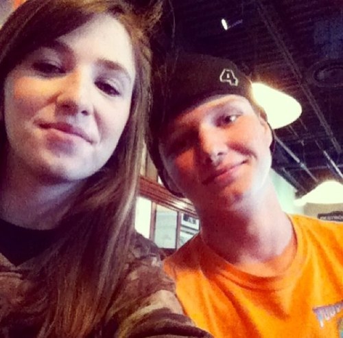 Im 14 love sports! Have abs! And an amazing girl that has my heart forever and ever!!!(Sydnee Makaylen Yates)