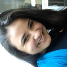 sou muito sorridente e estou sempre de bem com a vida! Para uns uma menina adorável!