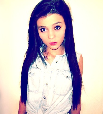 follow me guys3
love internet, shopping, makeup, sing, dance3
you dont know your beautiful, and thats what makes you beautiful♥
-dufresnosaurus.