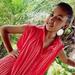 Amoo' ir na igrejaa ter uma vida tranquila e amo minha família minha vida meu namorado e principalmente Deus !