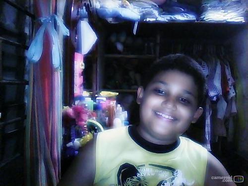 soy un niño muy chiquiito y muy cariñoso vivo en mis padres y mi hermana