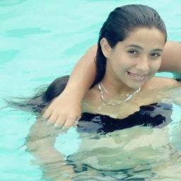 Continuo te amando, e sempre irei te amar, pois um amor nunca é esquecido e quem esquece não sabe o que é amar.     10 /05  (L)   
 follow - me ? :3