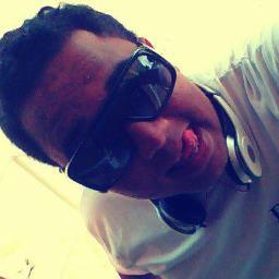 Raysoncleber_'s profile picture. Computeiro, apaixonado por música, tecnologia, futebol e pessoas. Membro honorário do grupo dos que tentam colocar um sorriso no mundo.