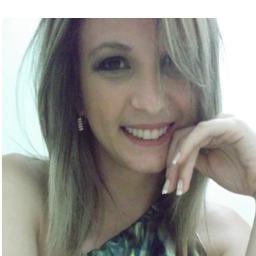 Ninguém é tão feliz quanto parece, porque quem é feliz, não parece... Só é.