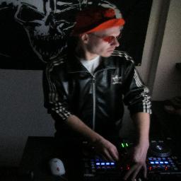 DJAndeelay's profile picture. 