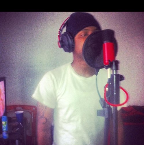 lihttp://www.datpiff.com/-Ciroc-No-Chaser-mixtape.419453.html https://t.co/lWx2vF74ha sten like & share to a freind...