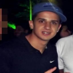 Cruzeirense apaixonado e feliz por ter essa miinha viida q soh tenhoo a agradeceer a Deus'       http://t.co/nOOxQKsG