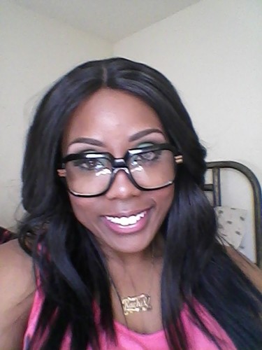 ItsRaeLiz's profile picture. My true love is make-up, Im a  freelance Makeup Artist (MUA) I love running and staying healthy