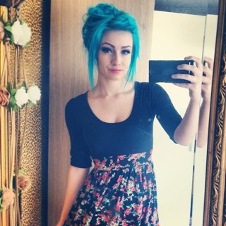 Hi im zoey. Follow me? I'll follow back. #hipster #model #love