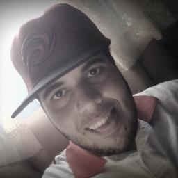 Fã de futebol (soccer),futebol americano, games, filmes, séries,música e comer!