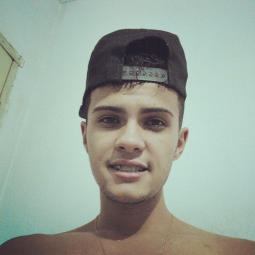 São Pɑulino, cɑpricorniɑno, 19 ɑnos, bem humorɑdo, feio, curioso, feliz e #FILHODEDEUS segui http://t.co/ciJnpzTHpi ✌