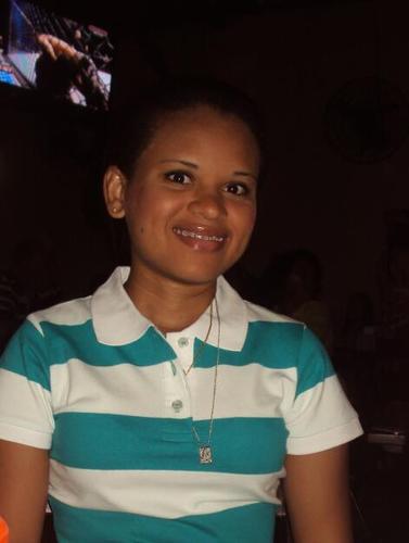 AdrianaaRufino's profile picture. feliz :)