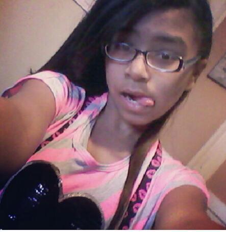 Follow me on Instagram @littlemonster1230.Kik me at mikaila09. I love JUSTIN BIEBER 33