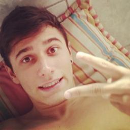 Eles ficam olhando pra saber qual deve ser o segredo ♫