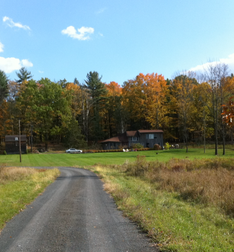 FOR RENT - Beautiful post and beam with panaramic mountain views, 11 acres of privacy, hot tub, romantic wood burning stove, sprawling lawn and grand kitchen.